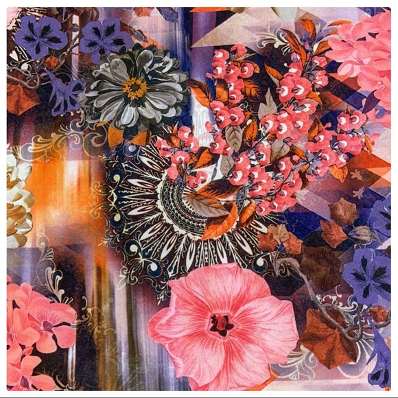 💕NWT Super Cute Lularoe Irma Floral Top💕 - Picture 8 of 10